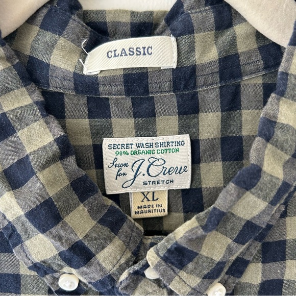 J. Crew Men’s Classic Fit Secret Wash Cotton Shirt - Picture 4 of 5